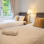 Hedgefield House - Serene Top Floor Flat